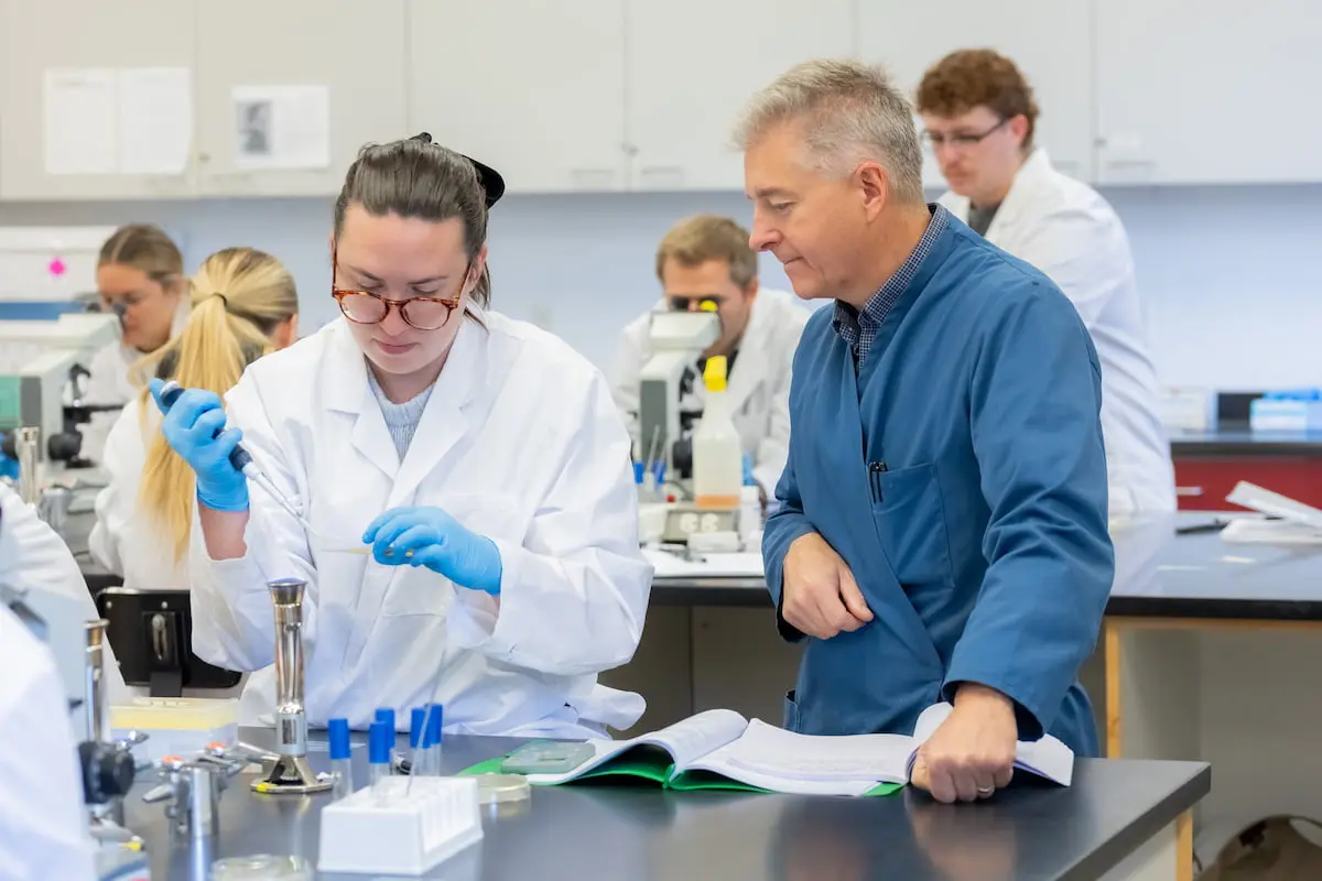 Southern Utah University students studying in a lab with professor for the Biology Bachelors degree.