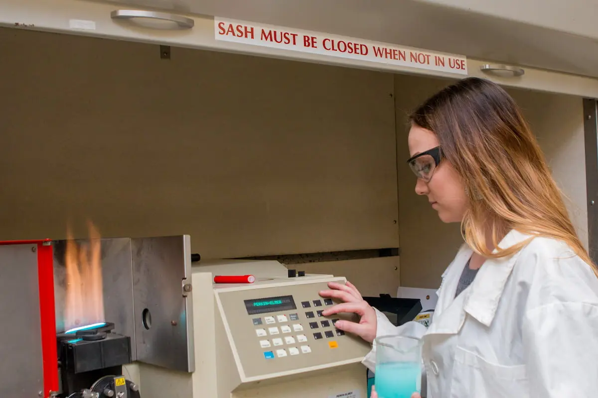 Southern Utah University student studying in a lab for the Chemistry Bachelors degree.