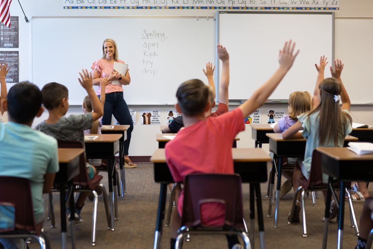 Southern Utah University elementary education student teaching children.