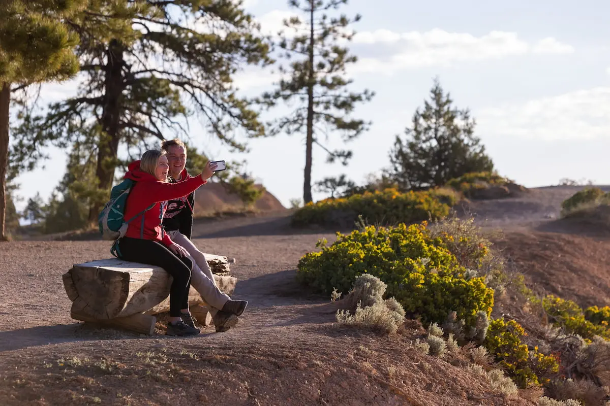 Southern Utah University students taking a picture in a rocky landscape for Environmental Science Bachelors degree.