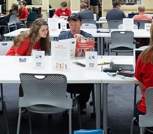 SUU students working in the Tutoring Center